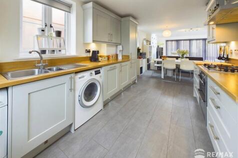 Kitchen (2).jpg