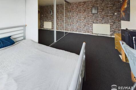 Bedroom 1 (2).jpg