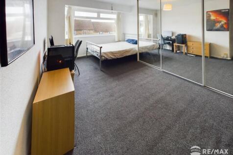 Bedroom 1.jpg