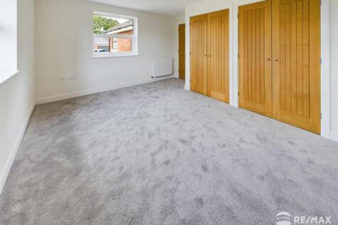 Bedroom 1.jpg