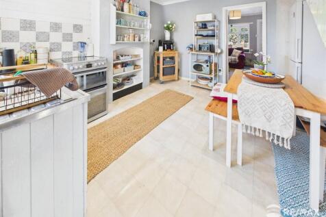 Kitchen (2).jpg