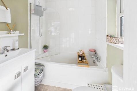 Bathroom.jpg