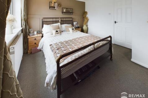 Bedroom 1.jpg
