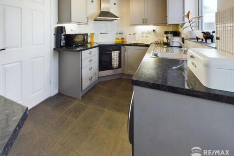 Kitchen (2).jpg