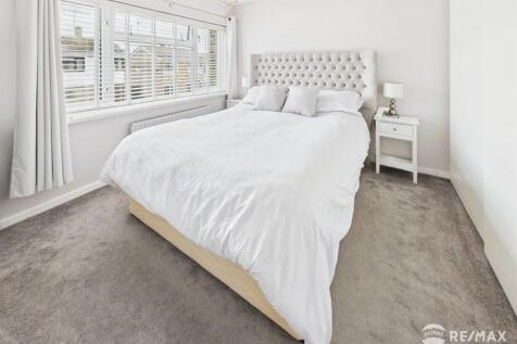 Bedroom 1.jpg