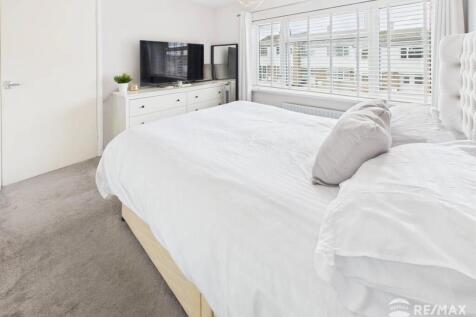 Bedroom 1 (2).jpg