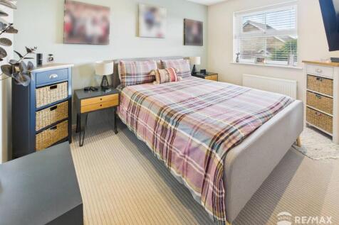 Bedroom 1.jpg
