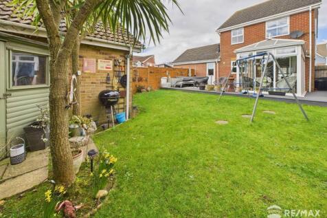 Rear Garden (2).jpg