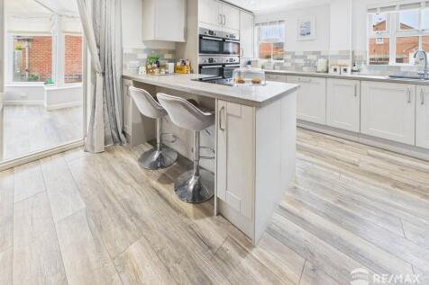 Kitchen (3).jpg