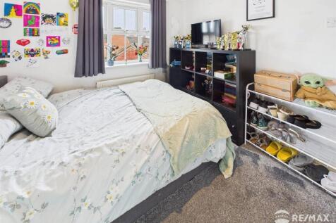 Bedroom 2 (2).jpg