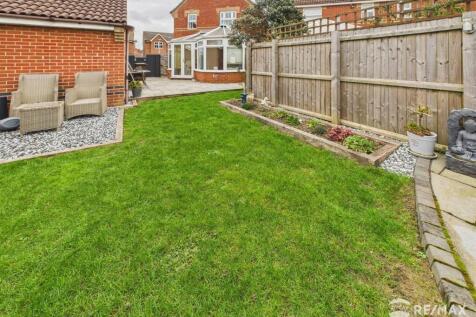 Rear Garden 2.jpg