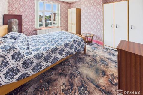 Bedroom 2 (2).jpg
