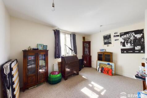 Bedroom 1.jpg