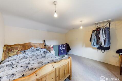 Bedroom 2.jpg