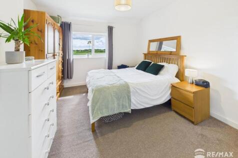 Bedroom 1.jpg