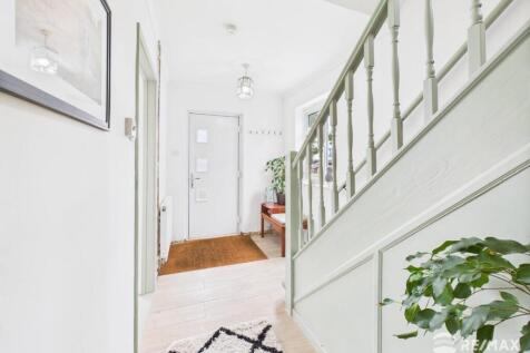 Entrance Hall 2.jpg