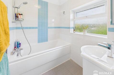 Family Bathroom.jpg