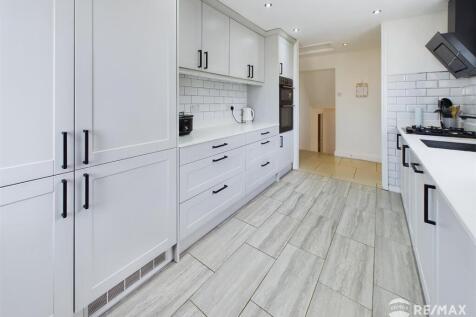 Kitchen (2).jpg