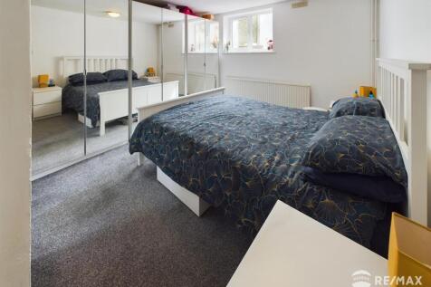 Bedroom 1.jpg