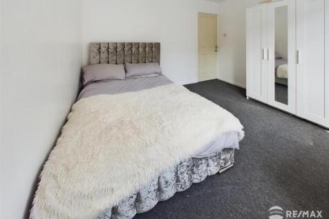 Bedroom 2 (2).jpg