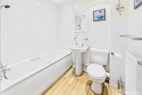 Bathroom.jpg