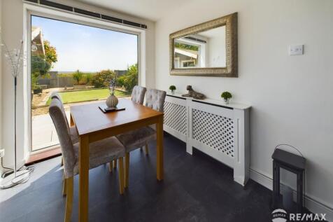 Dining Area.jpg