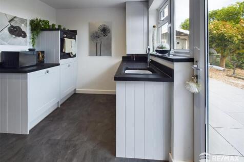 Kitchen (2).jpg