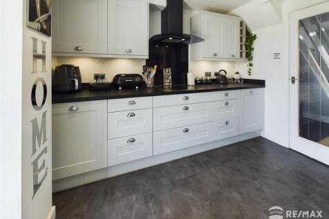 Kitchen (4).jpg