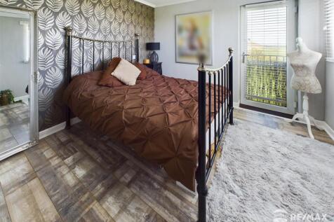 Bedroom 1 (1).jpg