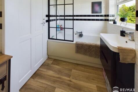 Bathroom (3).jpg