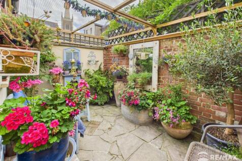 Catio 1.jpg