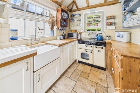 Kitchen 2.jpg