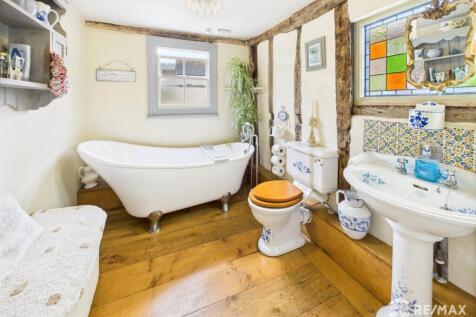 Bathroom.jpg