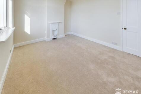 Bedroom 1 (2).jpg