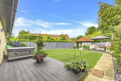 Garden-Decking.jpg
