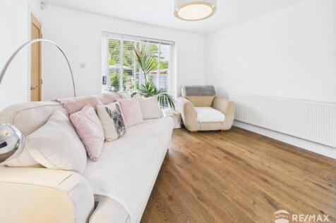 Living Room 2.jpg
