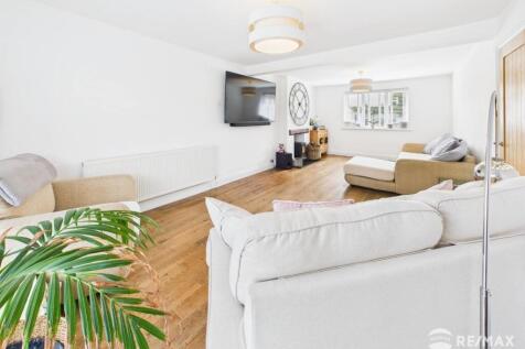 Living Room 3.jpg