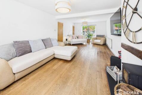 Living Room 4.jpg