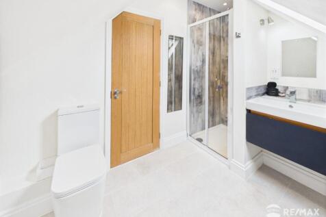 Master En-Suite.jpg