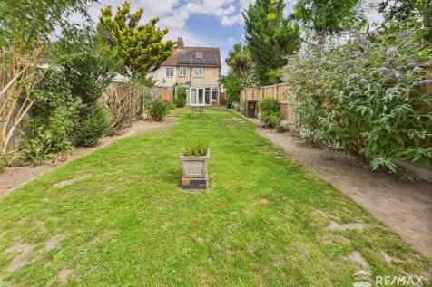 Rear Garden 1.jpg