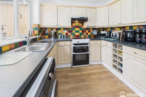 Kitchen 3.jpg