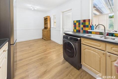 Kitchen 2.jpg