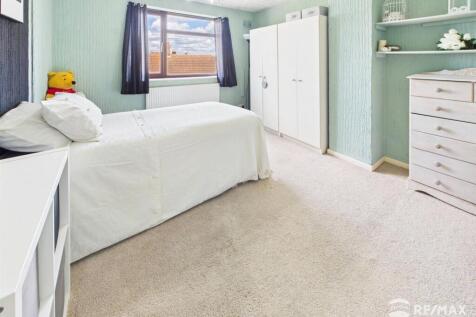 Bedroom 1.jpg