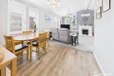 Dining Area.jpg