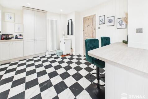 Dining Space Area.jpg