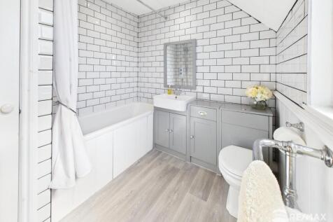 Family Bathroom.jpg