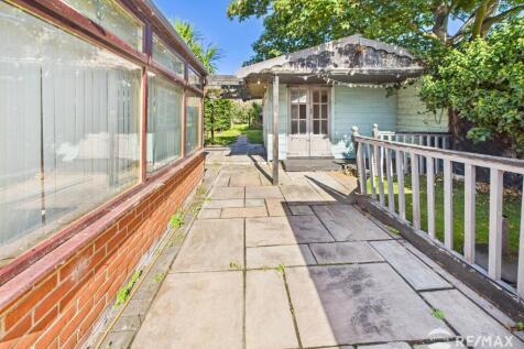 CAM02842G0-PR0266-STILL015.jpg