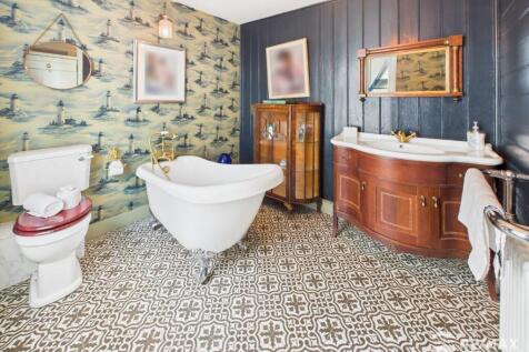 Family Bathroom.jpg
