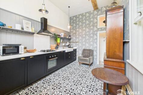 Kitchen (2).jpg