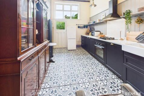 Kitchen (3).jpg